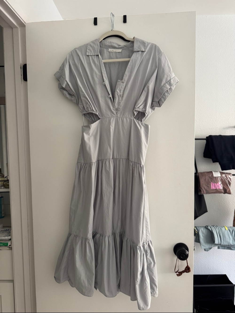 OAK + FORT Light Gray Tiered V-Neck Midi Dress